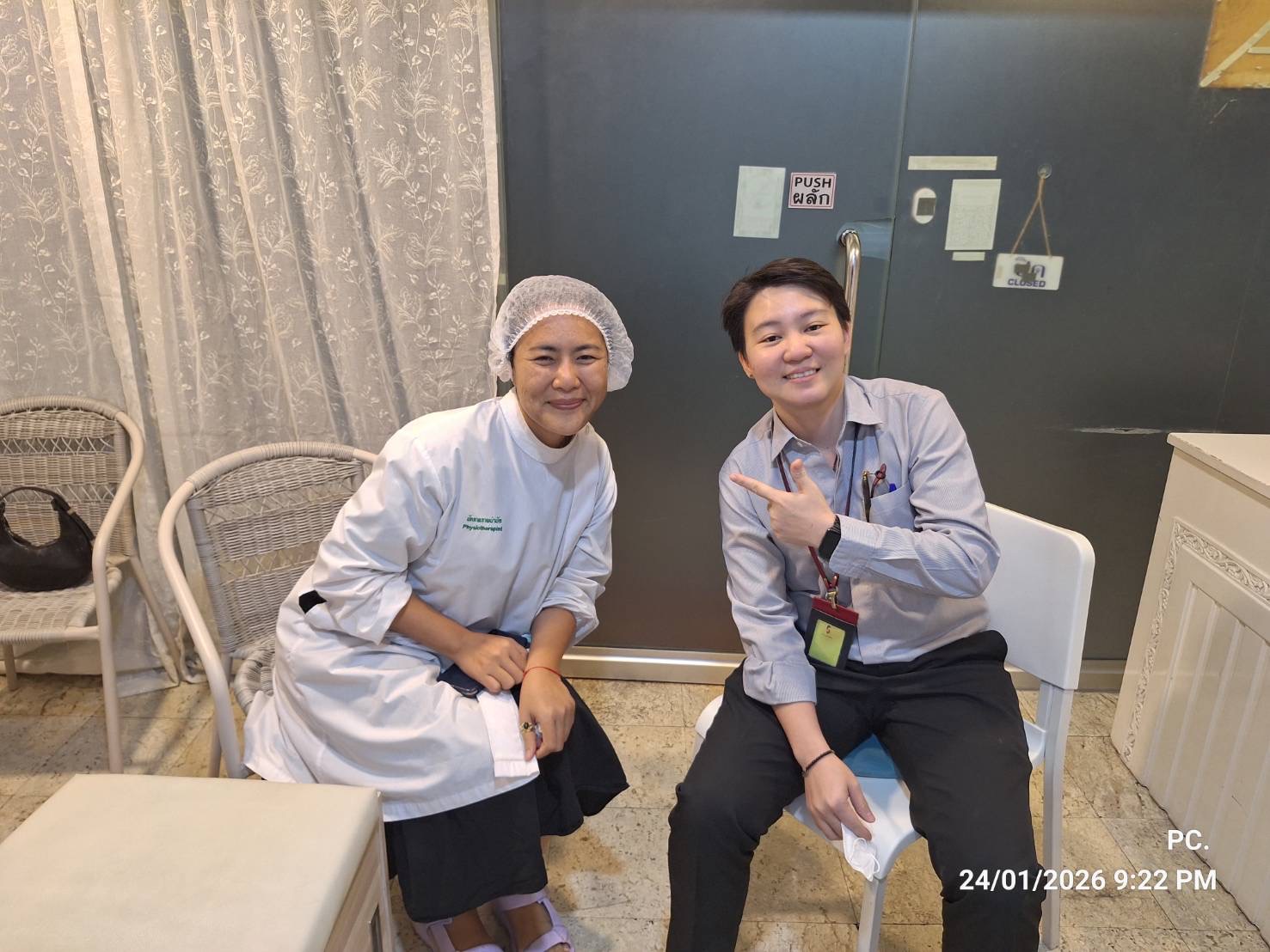 ทีมนักกายภาพบำบัด Saldra Artua Clinic